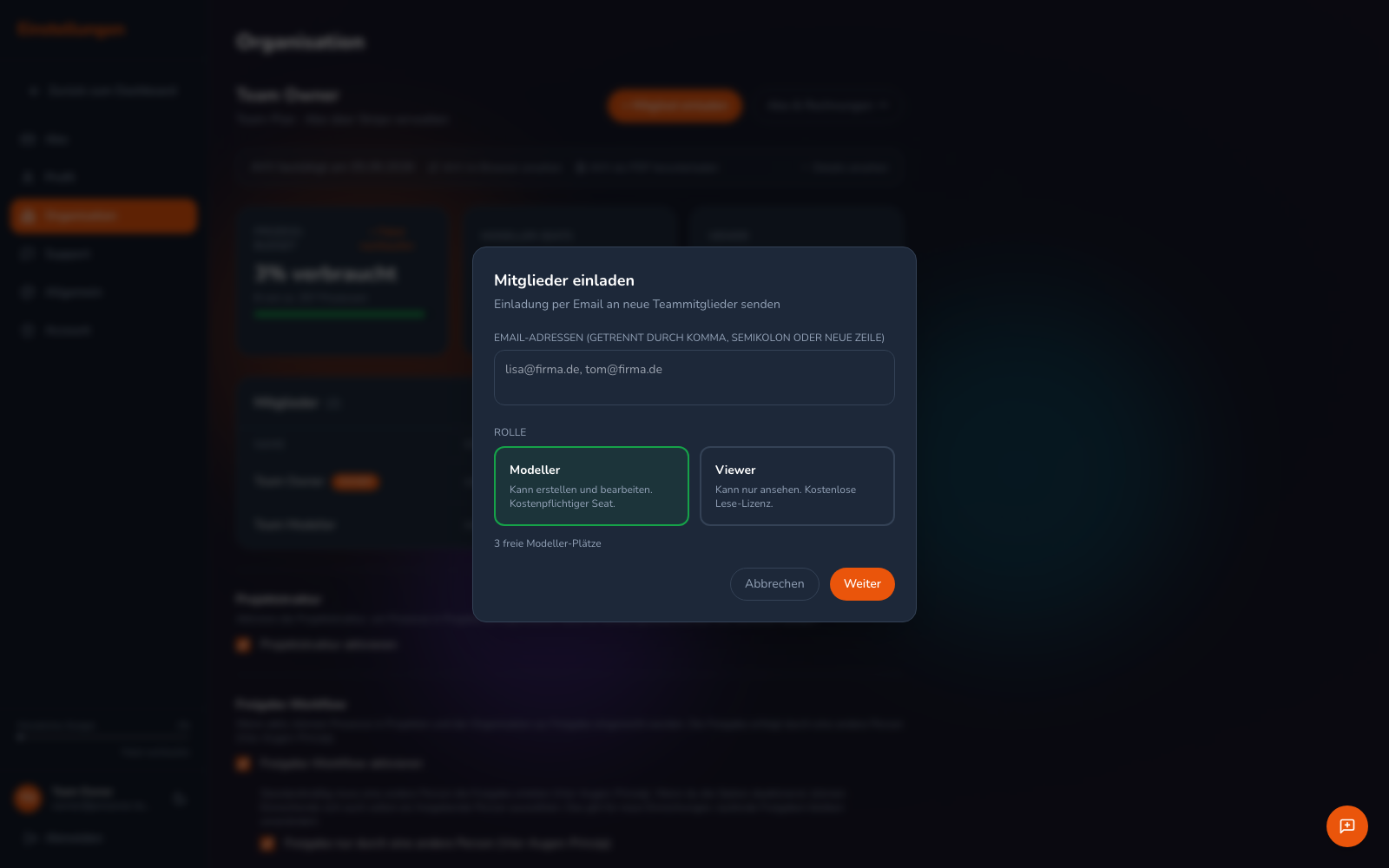 Der Dialog „Mitglieder einladen“ mit dem E-Mail-Feld und der Rollen-Auswahl aus den zwei Karten Modeller und Viewer