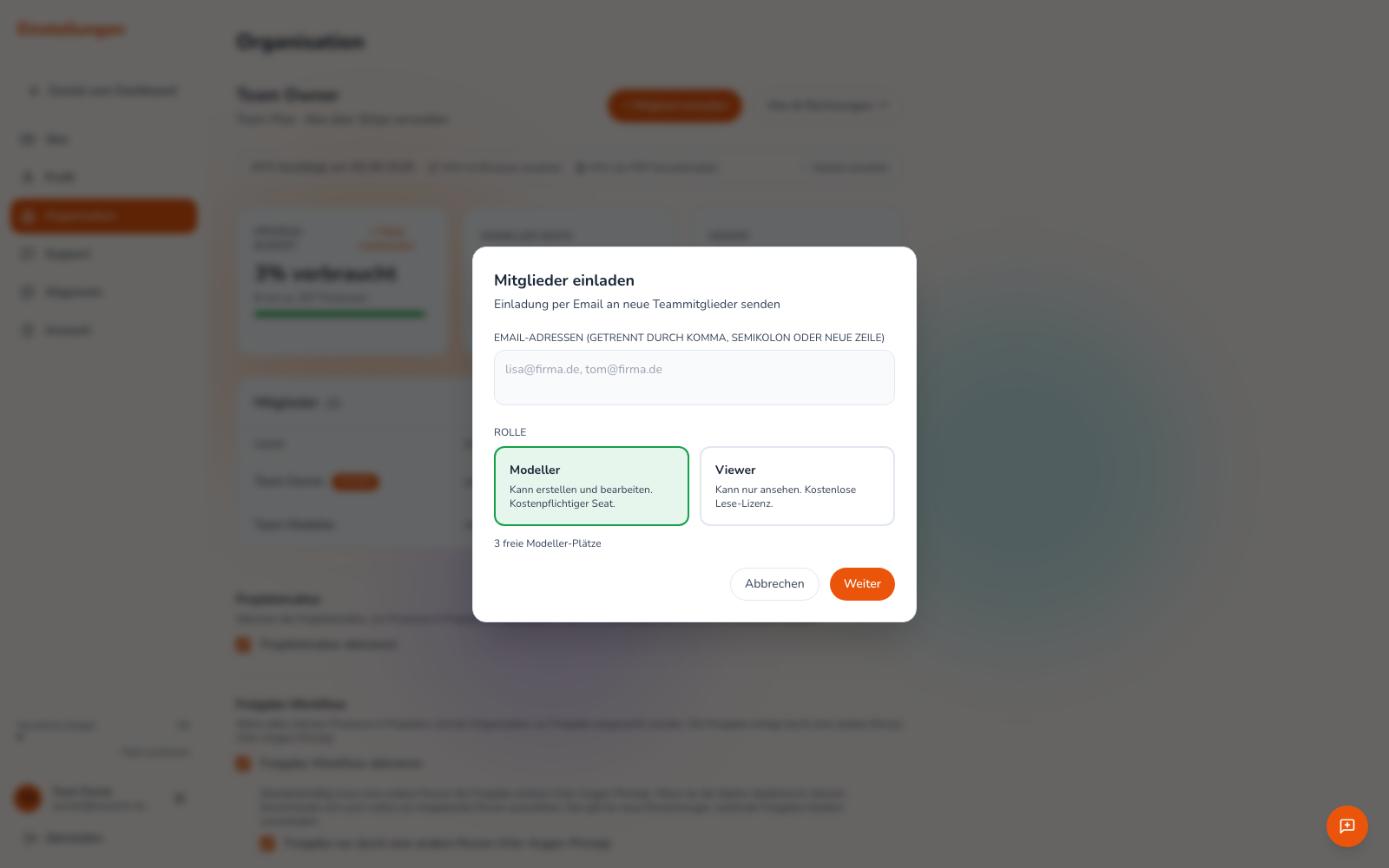 Der Dialog „Mitglieder einladen“ mit dem E-Mail-Feld und der Rollen-Auswahl aus den zwei Karten Modeller und Viewer